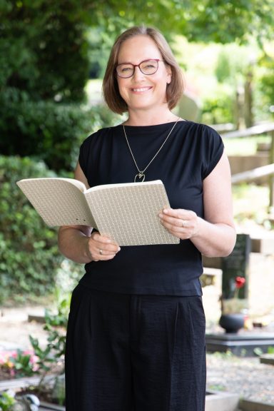 Stephanie Reuter Ihre Trauerrednerin in Engelskirchen.